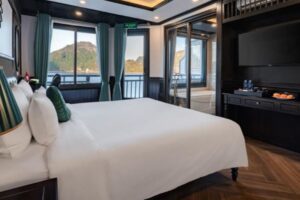 下龍灣麗塔郵輪-高級陽台套房30 m²