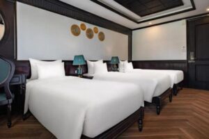 下龍灣麗塔郵輪-高級陽台三人套房32 m²