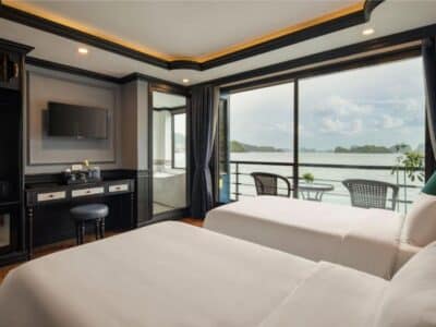 下龍灣多麗絲遊輪高級陽台套房28 m²