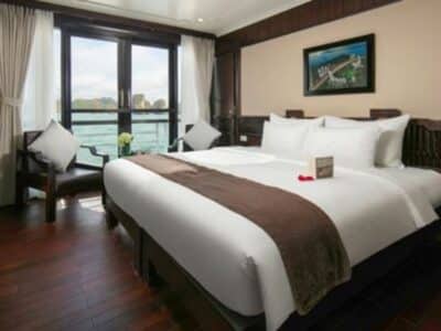 下龍灣百合郵輪海景豪華家庭房(四人)32㎡