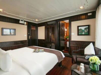 下龍灣百合郵輪海景豪華家庭房(四人)32㎡